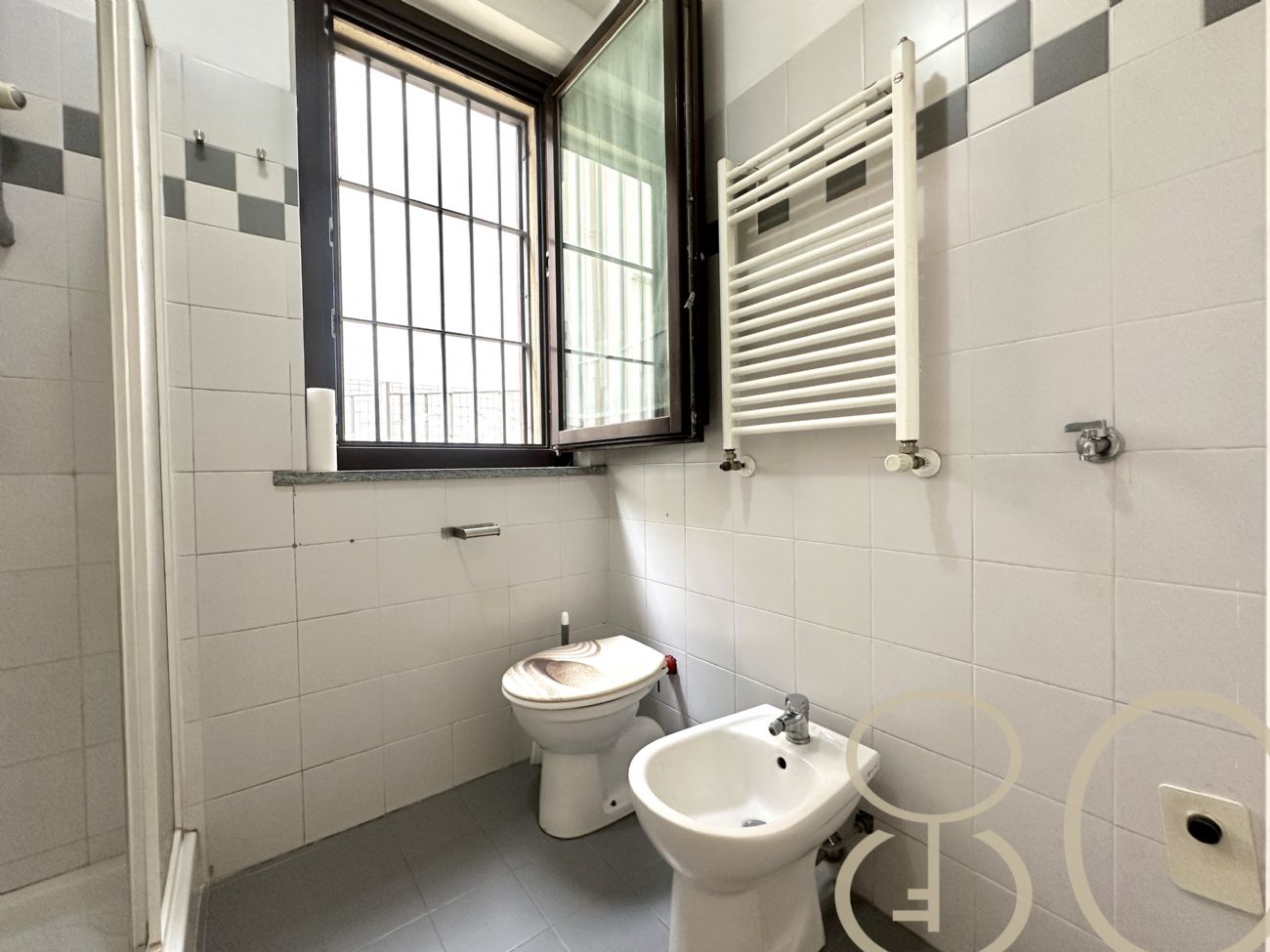 BILOCALE CON CORTILE PRIVATO E CANTINA COLLEGATA