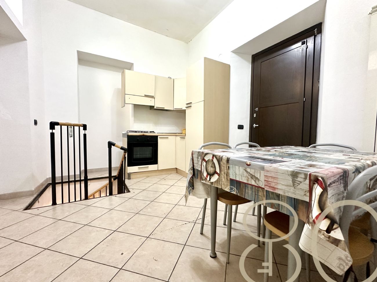 BILOCALE CON CORTILE PRIVATO E CANTINA COLLEGATA 