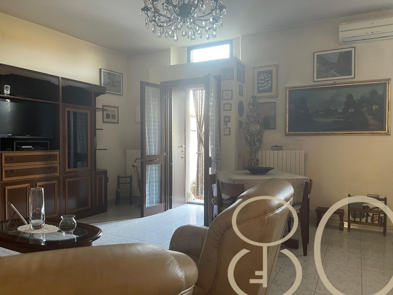 AMPIO TRILOCALE CON GIARDINO PRIVATO