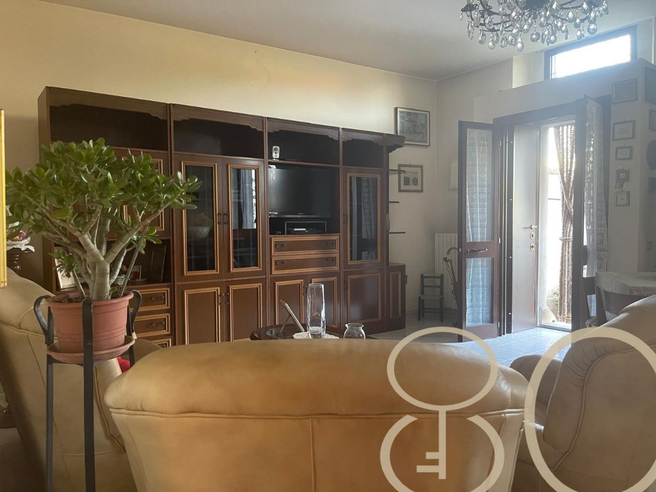 AMPIO TRILOCALE CON GIARDINO PRIVATO