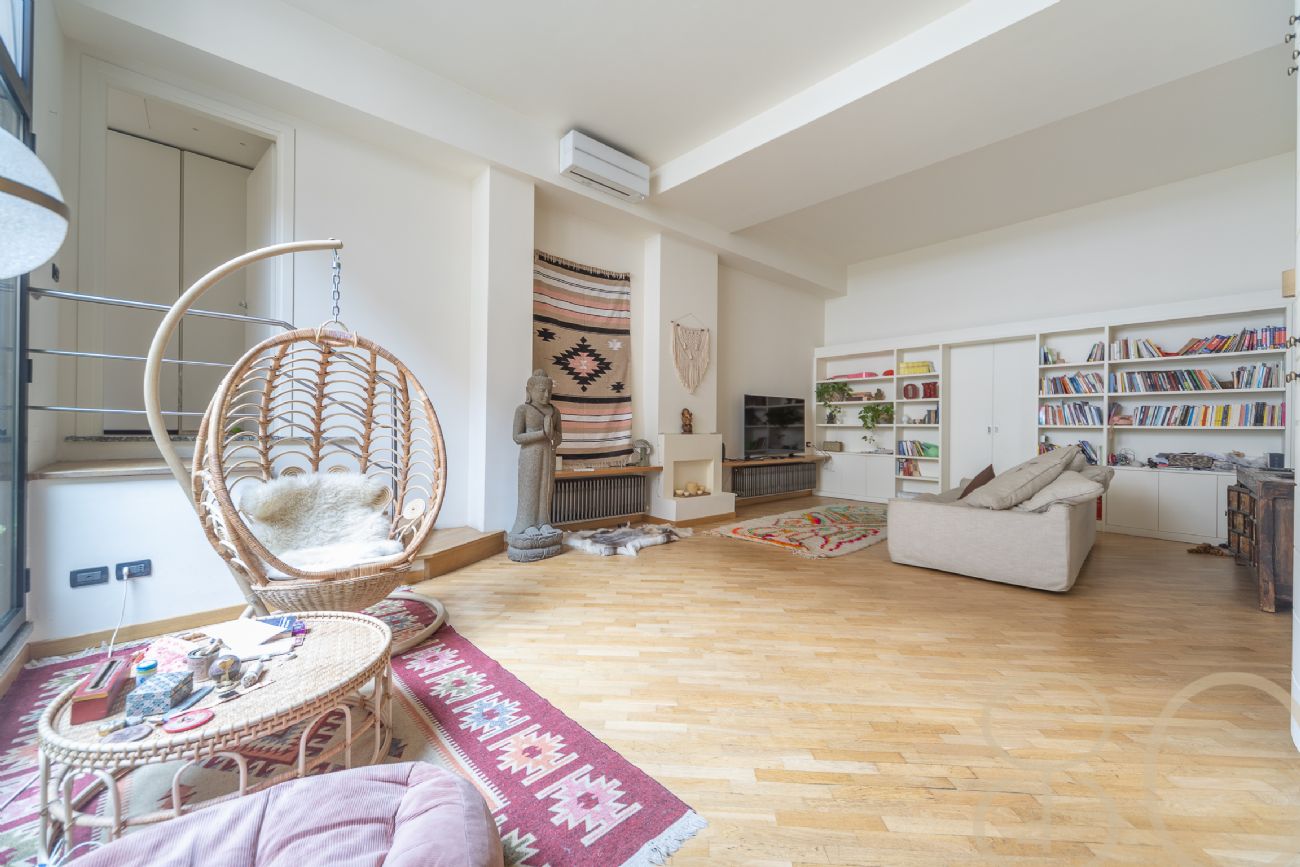 LOFT CON TRE CAMERE PATIO PRIVATO E BOX