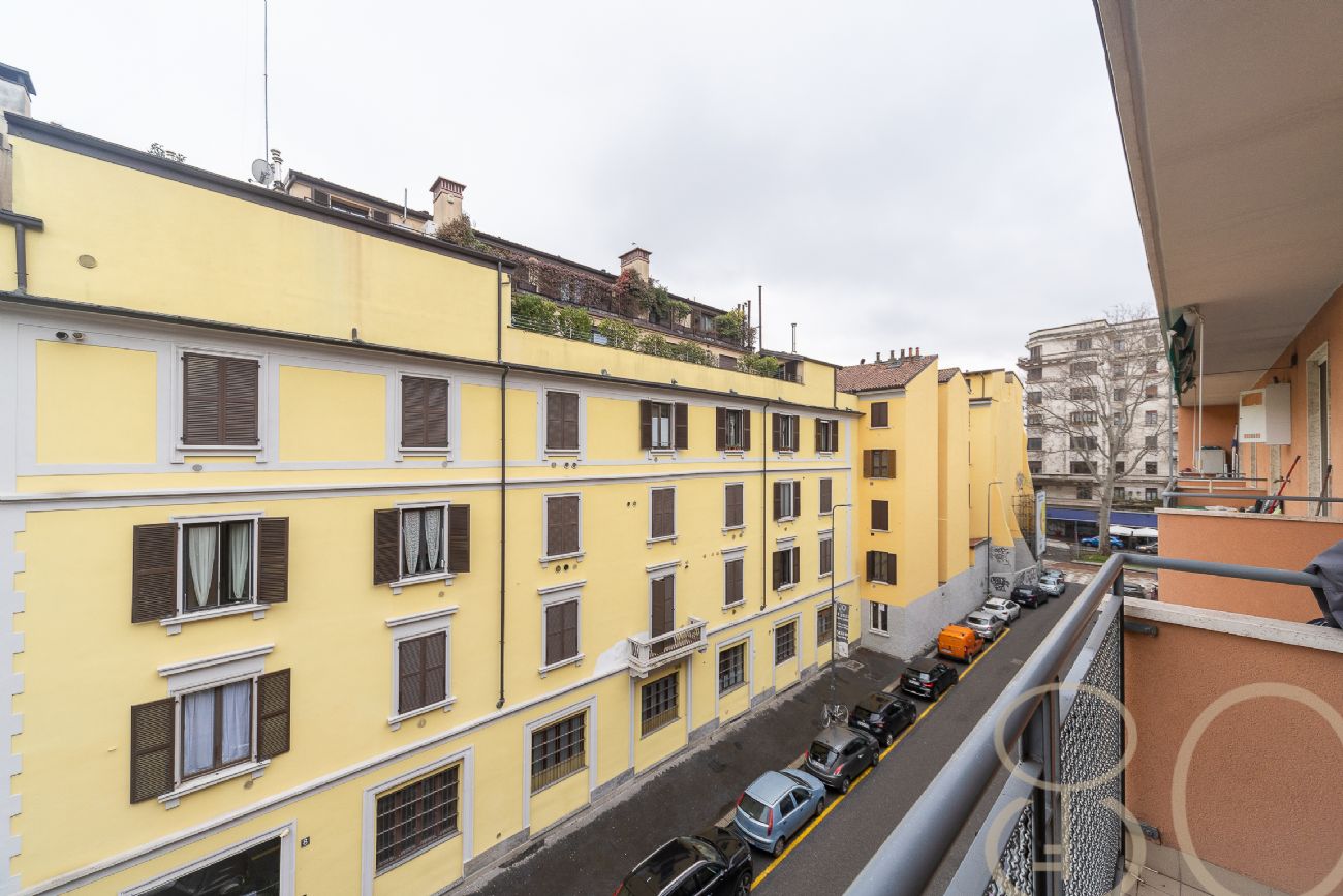 TRILOCALE PIANO ALTO CON DOPPIO BALCONE