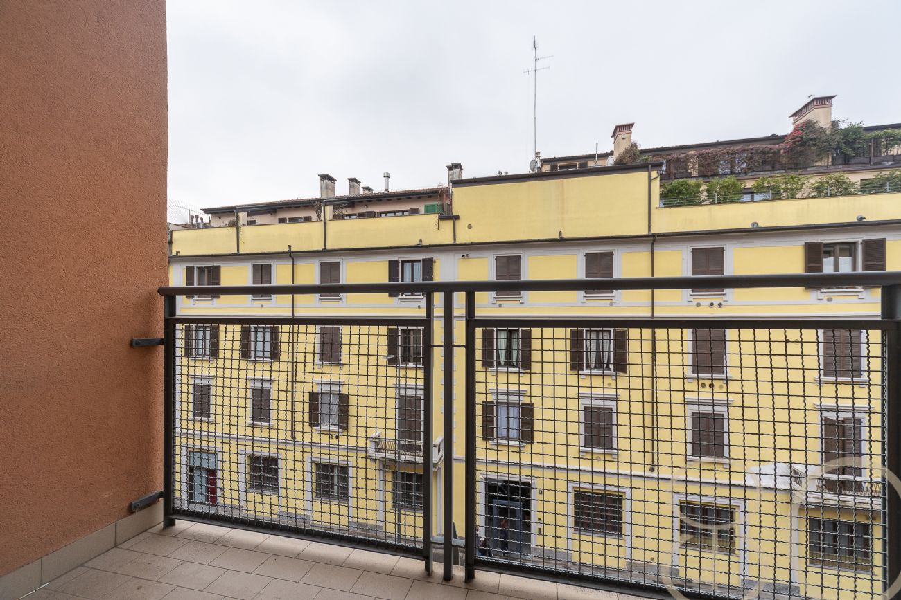TRILOCALE PIANO ALTO CON DOPPIO BALCONE