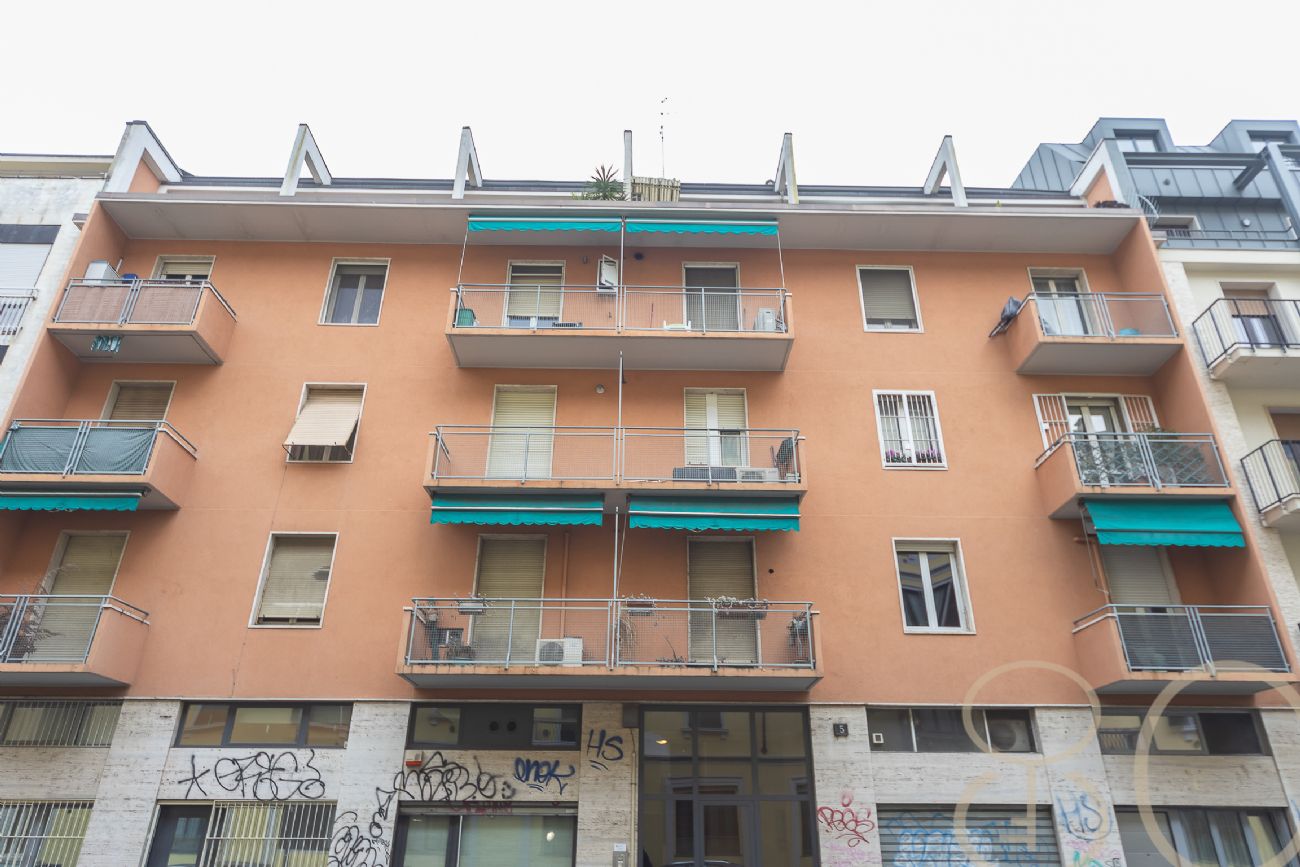 TRILOCALE PIANO ALTO CON DOPPIO BALCONE