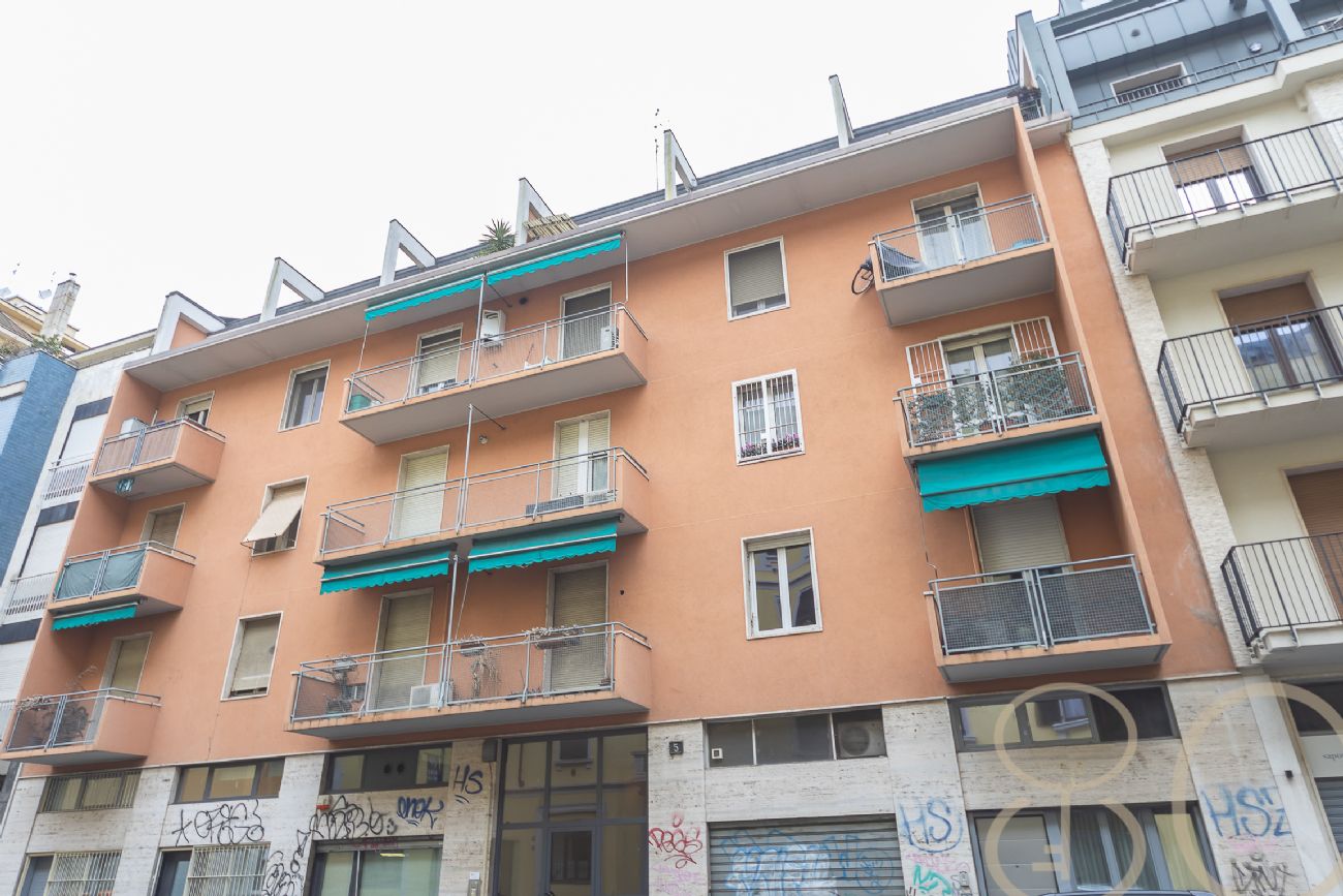 TRILOCALE PIANO ALTO CON DOPPIO BALCONE