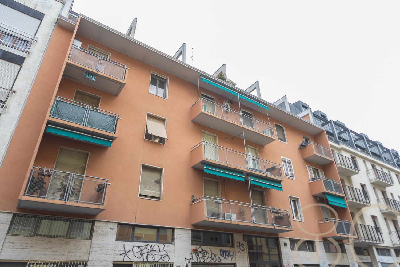 TRILOCALE PIANO ALTO CON DOPPIO BALCONE
