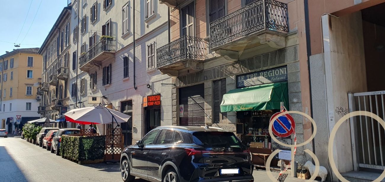 VENDESI ATTIVITA' PARRUCCHIERE DONNA-UOMO