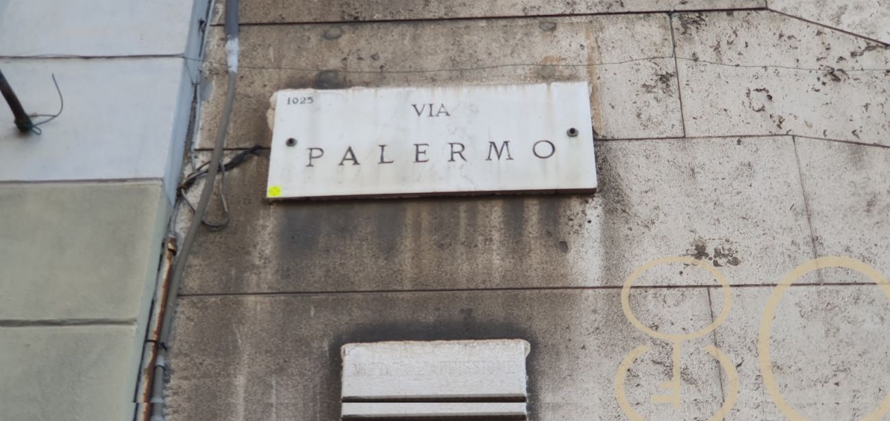 VENDESI ATTIVITA' PARRUCCHIERE DONNA-UOMO
