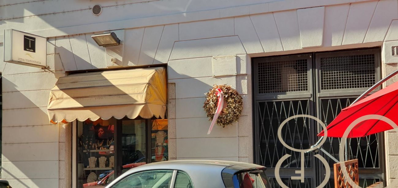 VENDESI ATTIVITA' PARRUCCHIERE DONNA-UOMO
