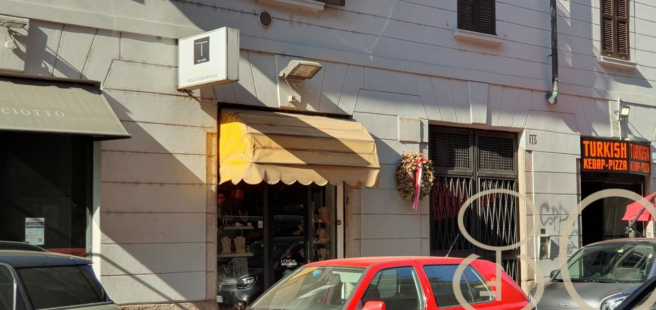 VENDESI ATTIVITA' PARRUCCHIERE DONNA-UOMO