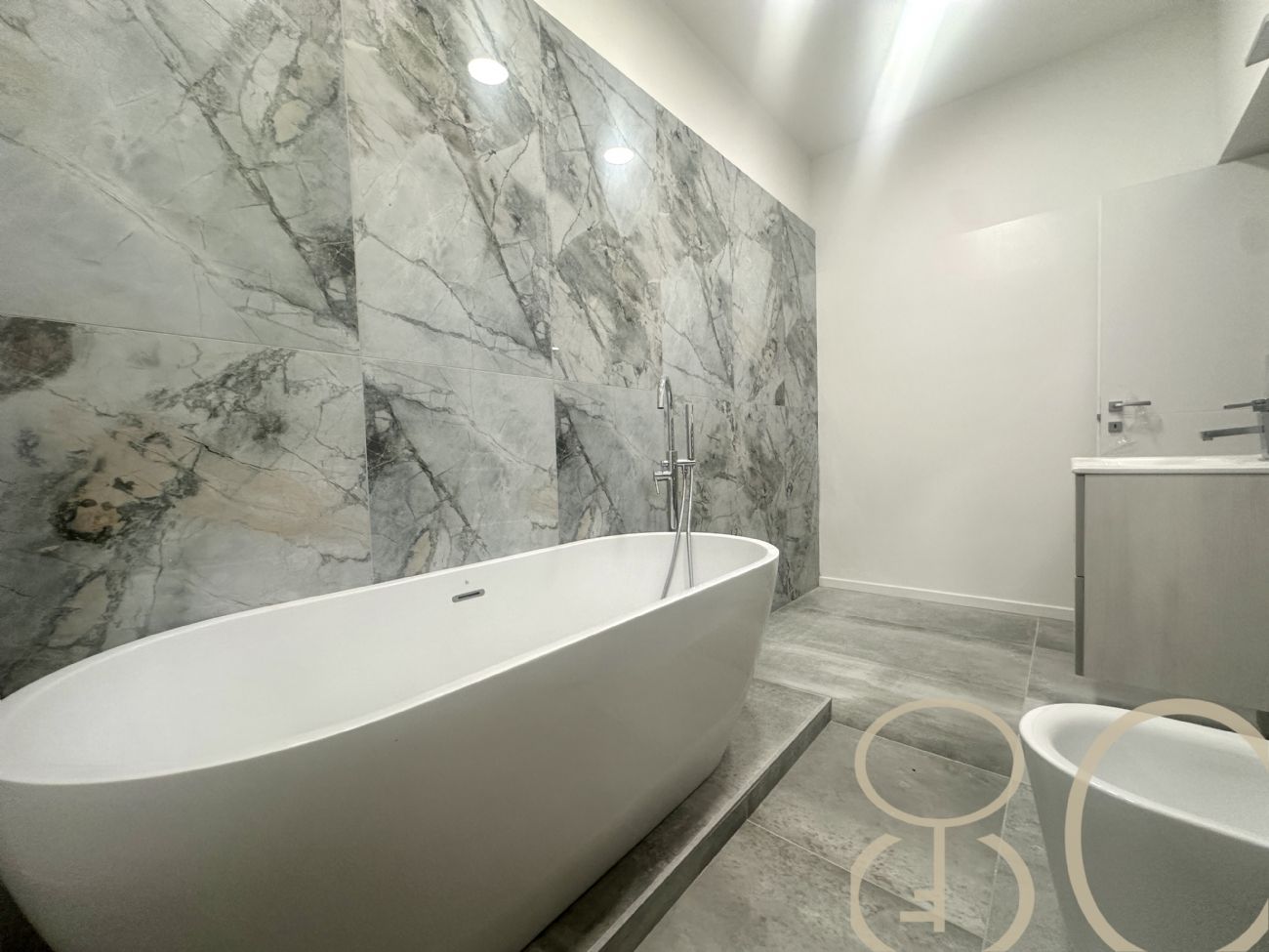 TRILOCALE CON TAVERNA