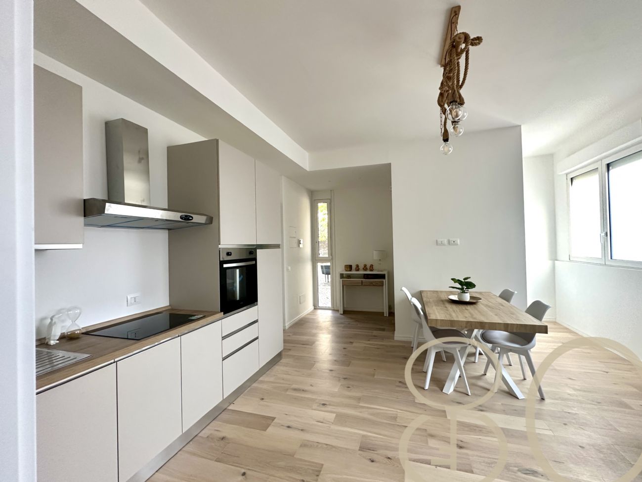 TRILOCALE CON TAVERNA