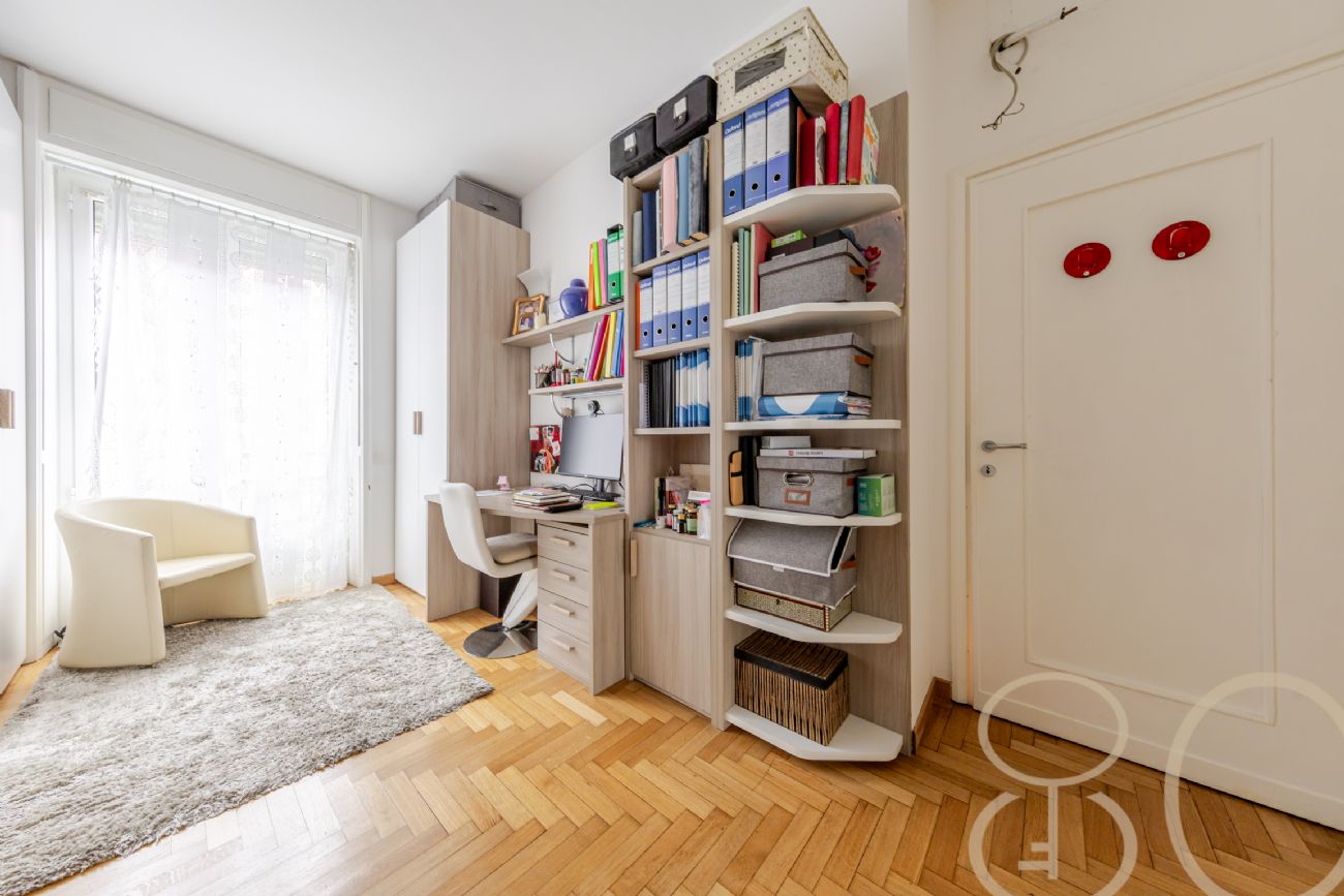 PLURILOCALE CON POSTO AUTO