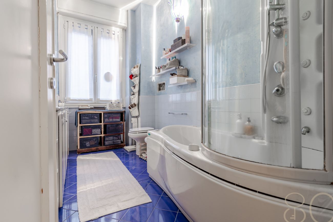 PLURILOCALE CON POSTO AUTO