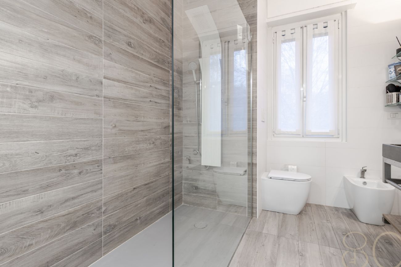 PLURILOCALE CON POSTO AUTO