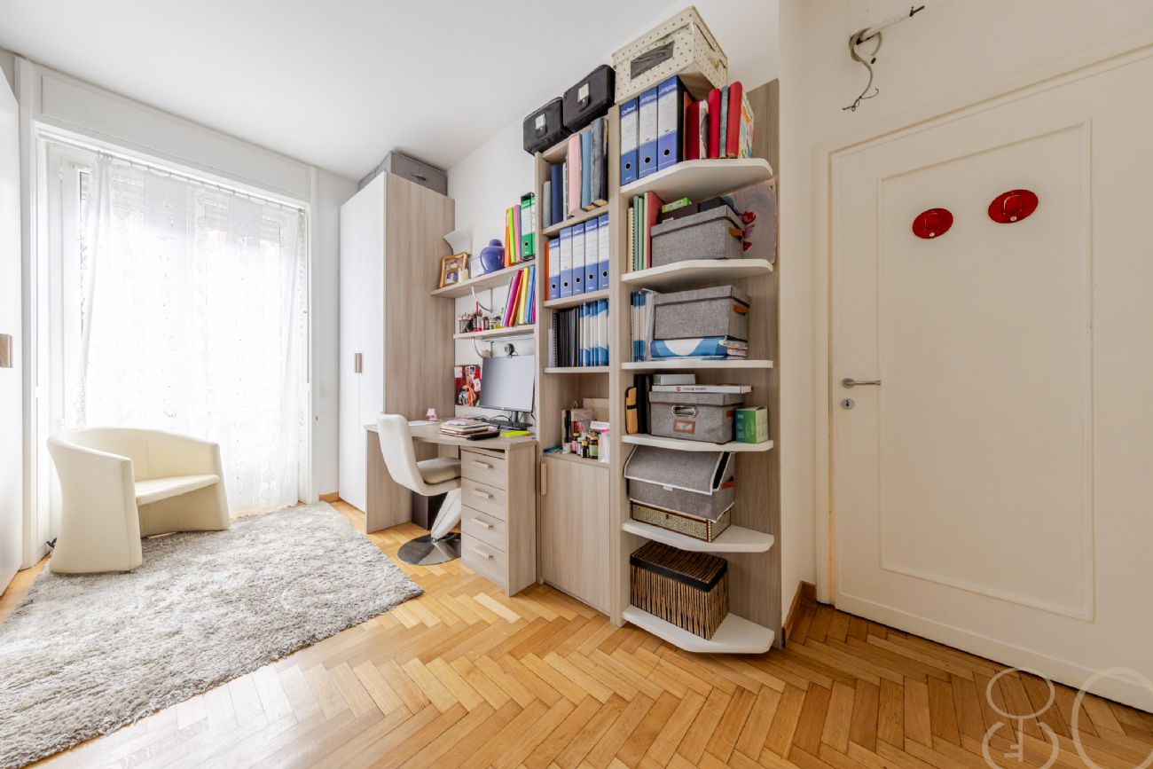 PLURILOCALE CON POSTO AUTO