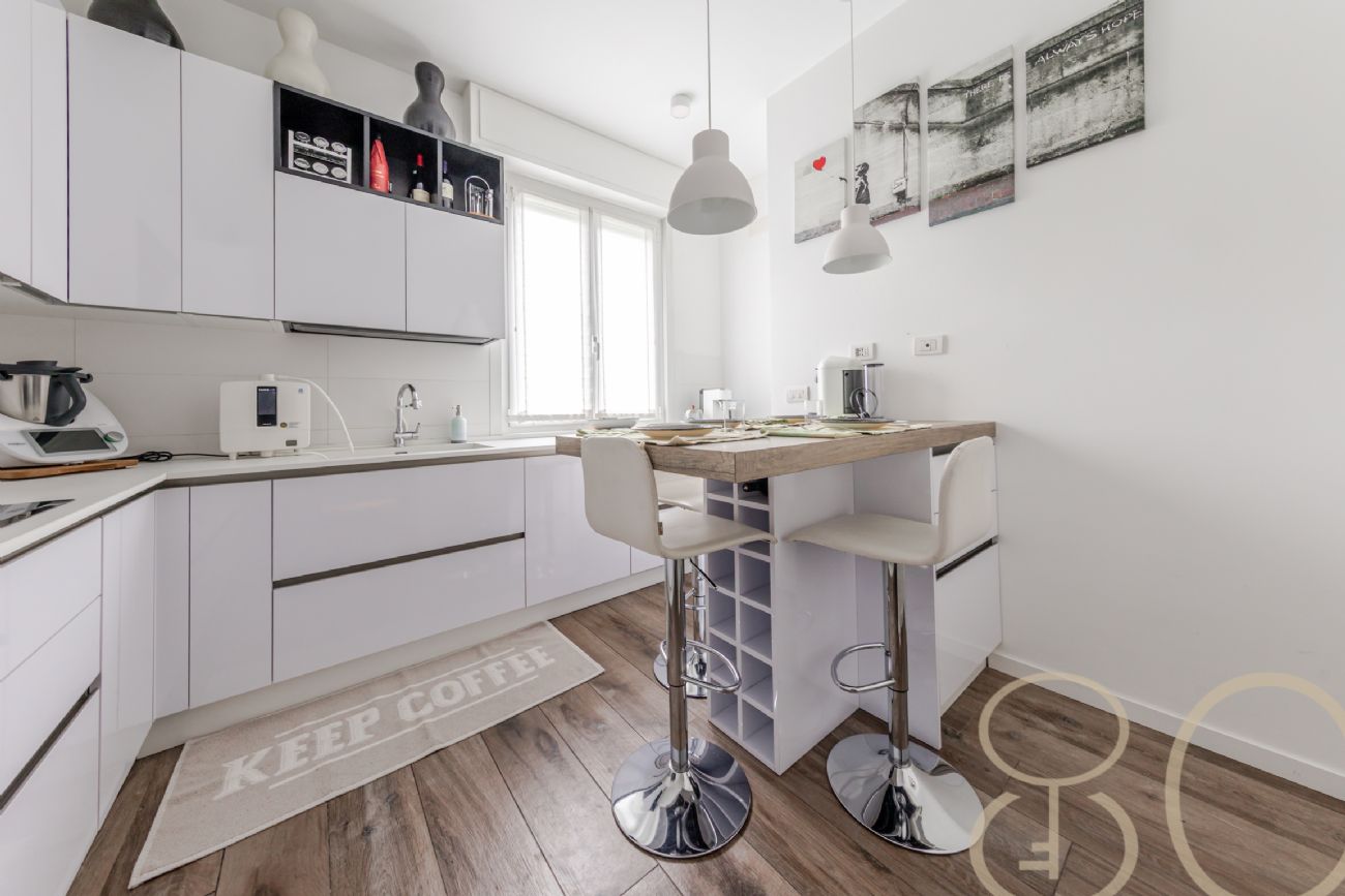 PLURILOCALE CON POSTO AUTO