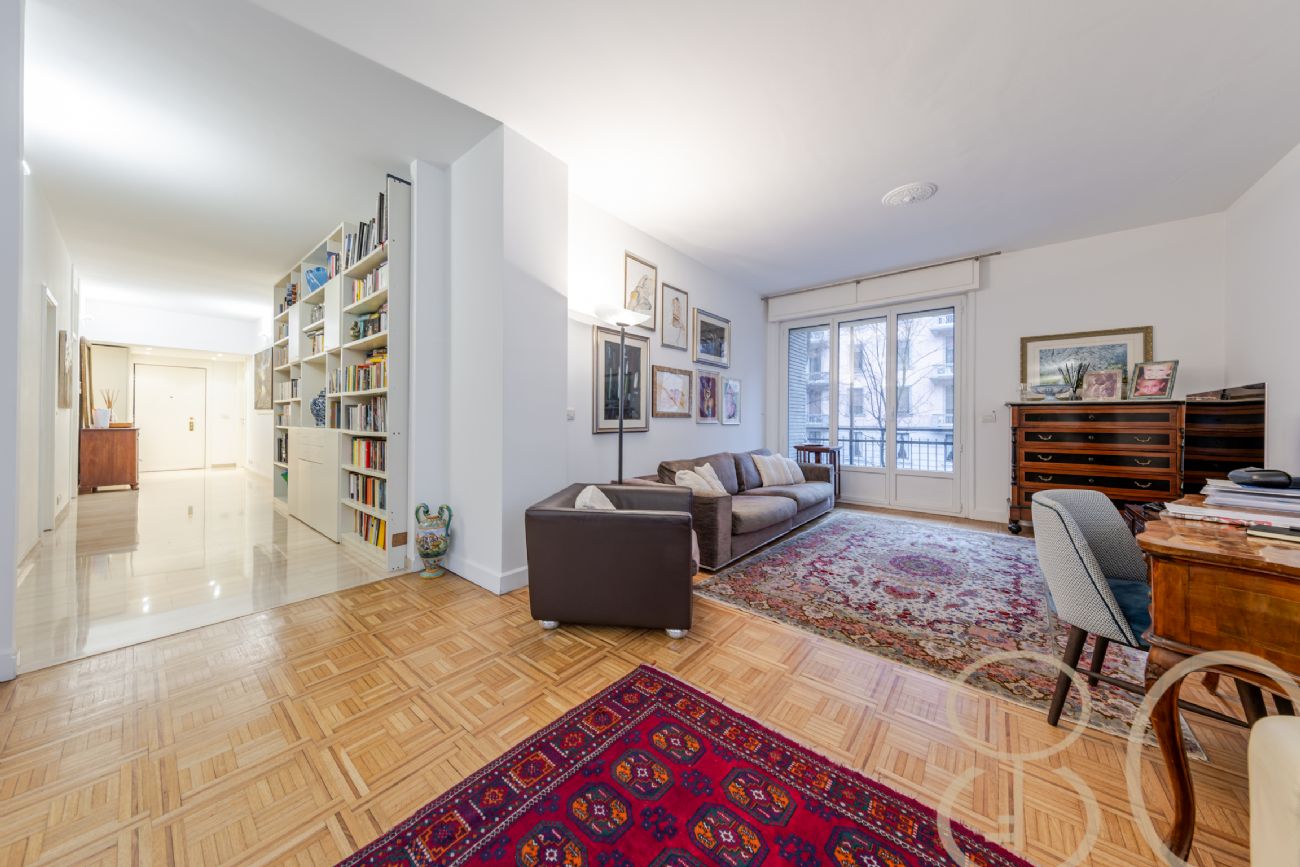 PLURILOCALE CON POSTO AUTO