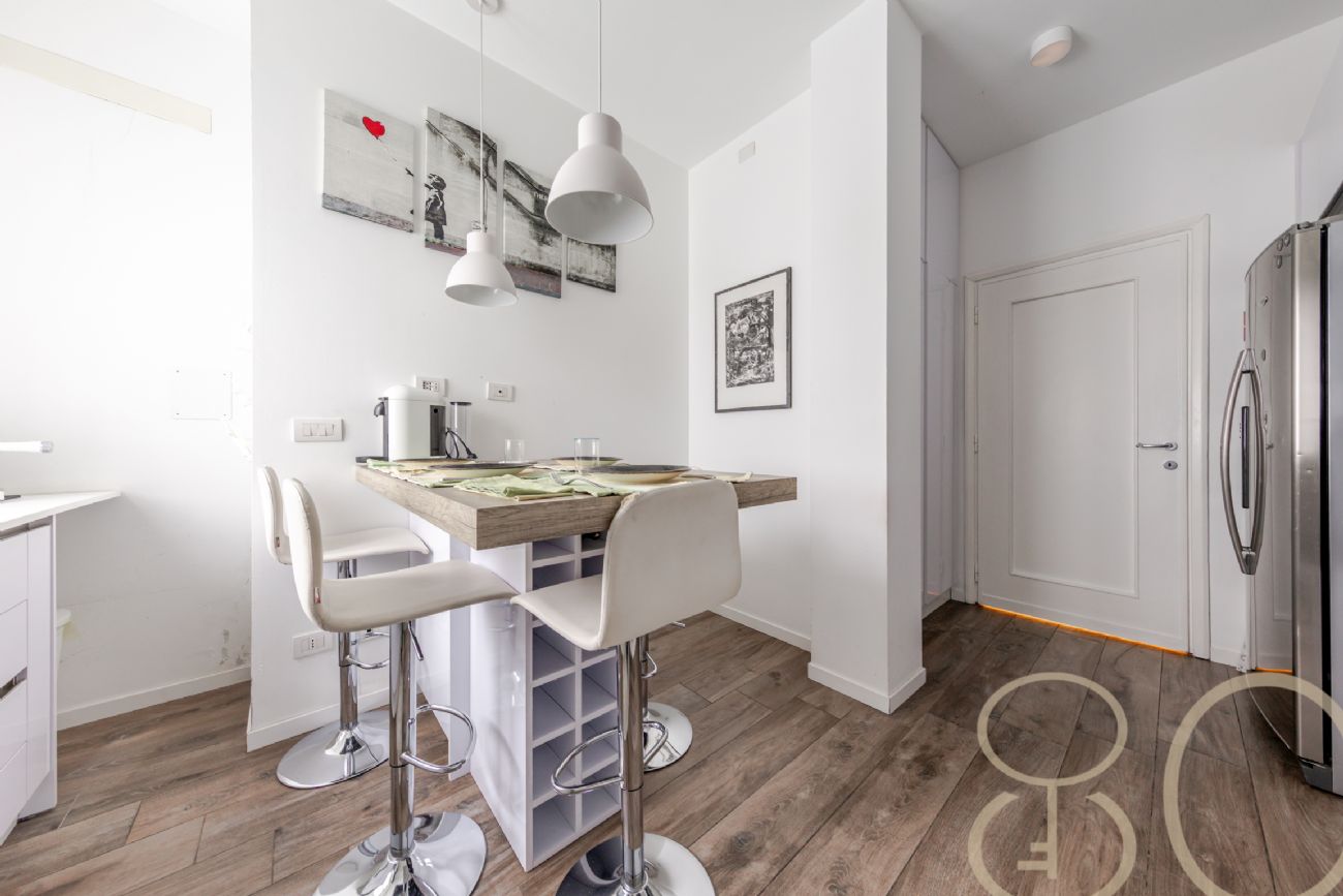 PLURILOCALE CON POSTO AUTO