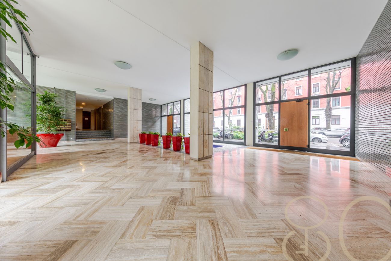 PLURILOCALE CON POSTO AUTO