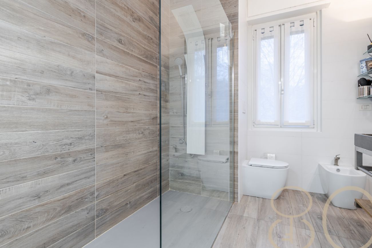 PLURILOCALE CON POSTO AUTO