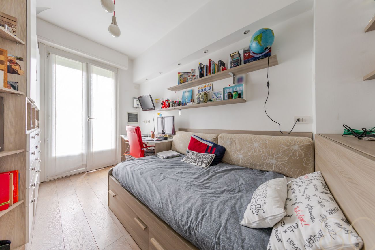 PLURILOCALE CON POSTO AUTO