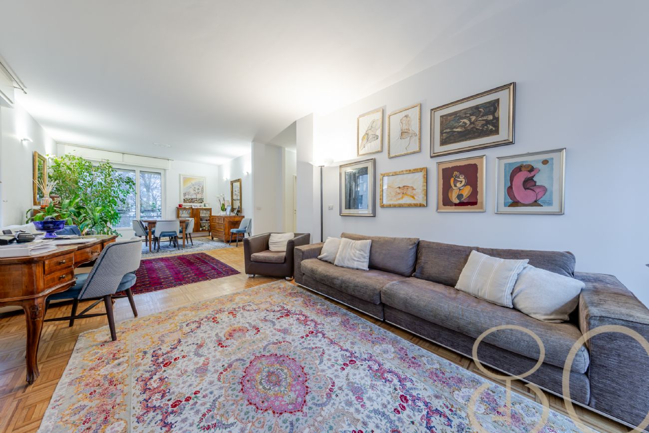 PLURILOCALE CON POSTO AUTO