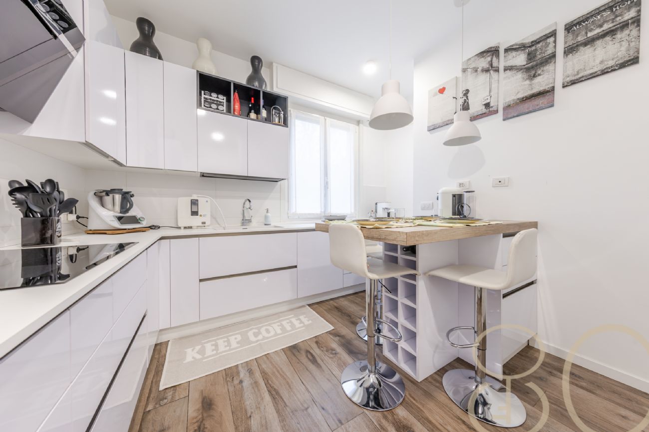 PLURILOCALE CON POSTO AUTO