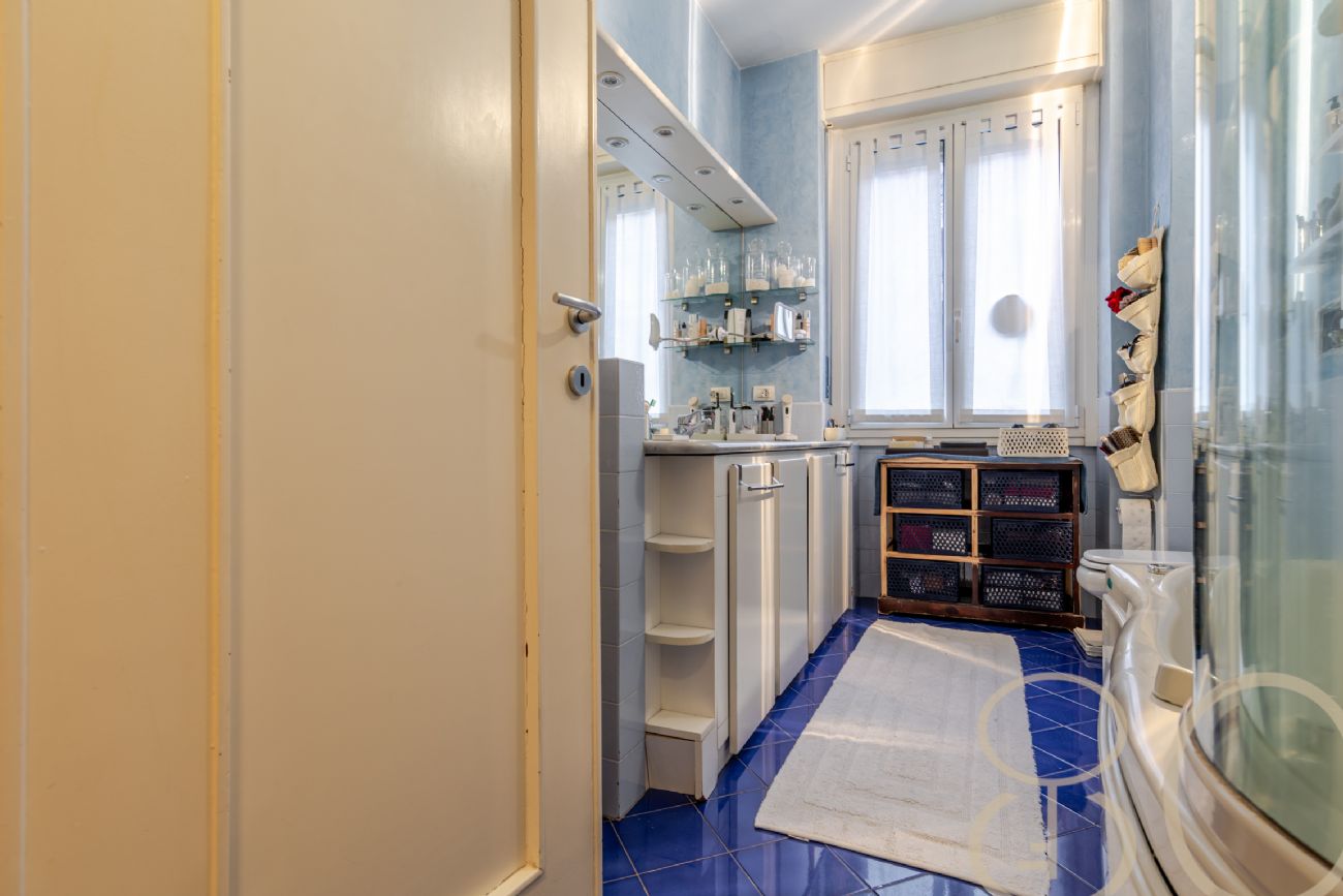 PLURILOCALE CON POSTO AUTO