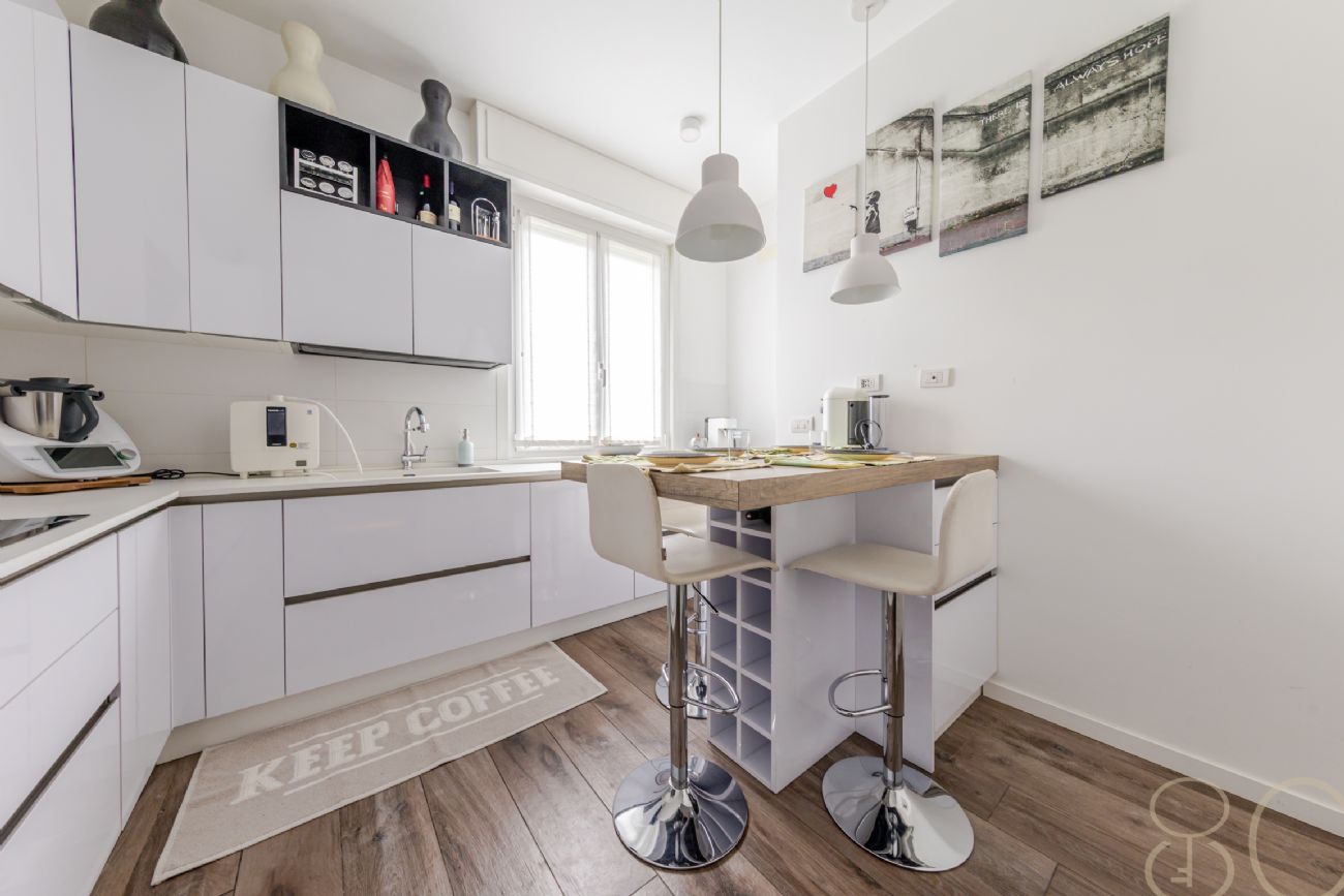 PLURILOCALE CON POSTO AUTO