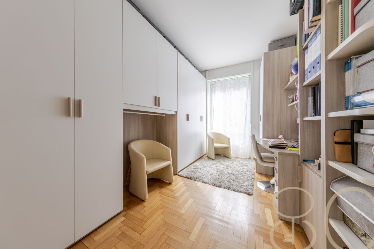 PLURILOCALE CON POSTO AUTO