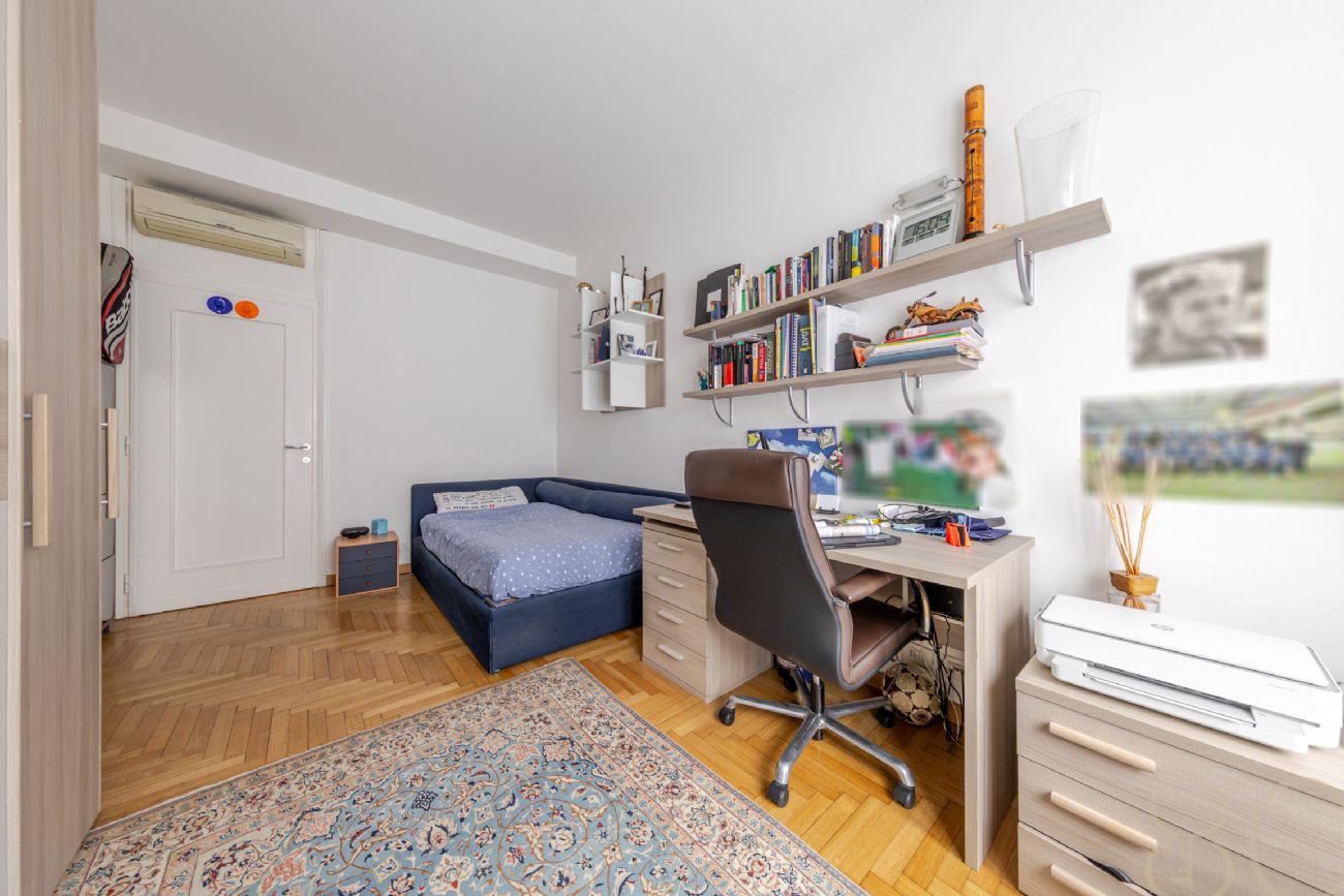 PLURILOCALE CON POSTO AUTO