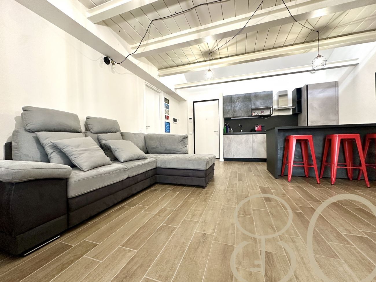 BILOCALE CON TERRAZZO