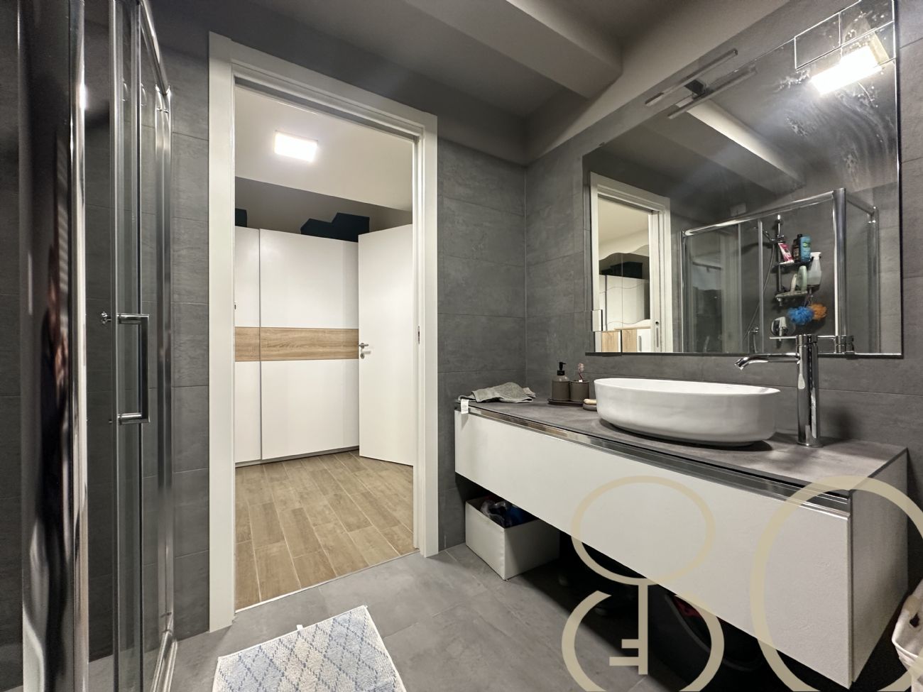 BILOCALE CON TERRAZZO