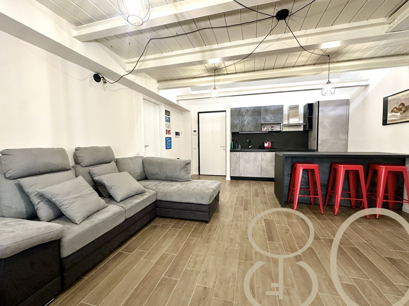 BILOCALE CON TERRAZZO