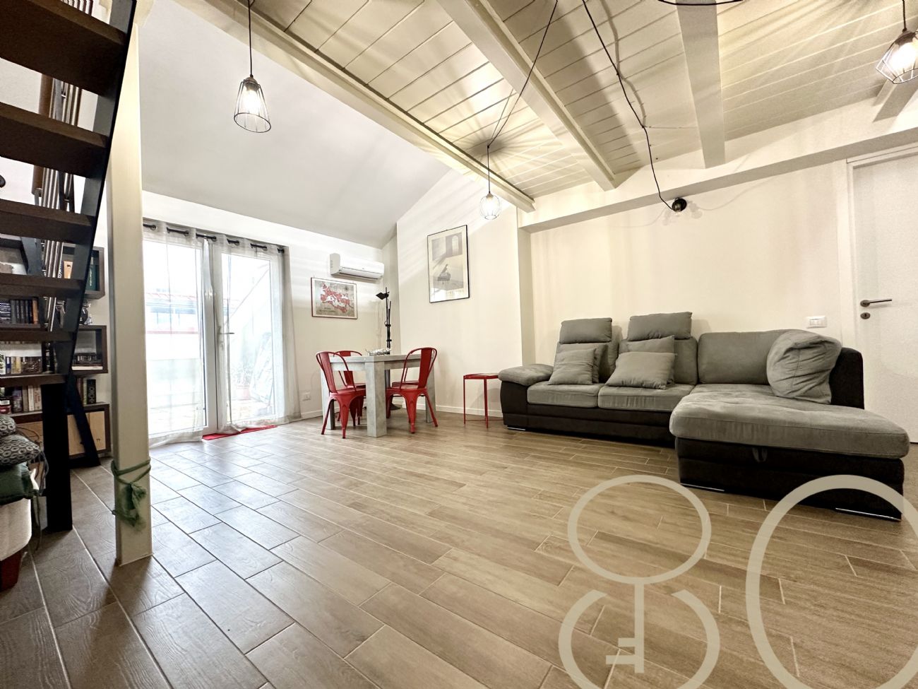 BILOCALE CON TERRAZZO