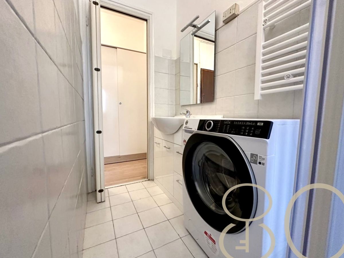 MONOLOCALE CON BALCONE