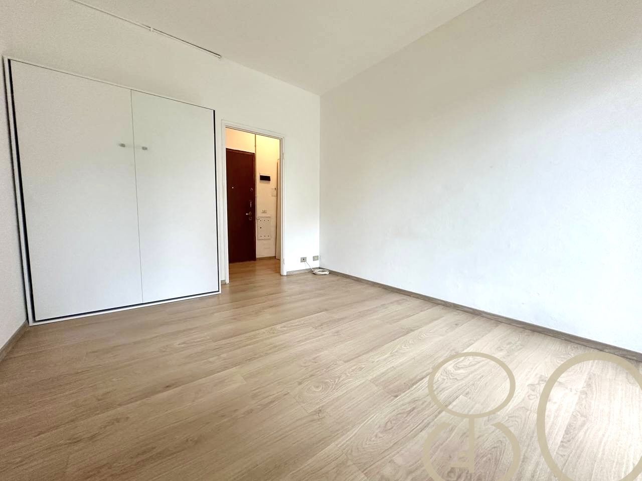 MONOLOCALE CON BALCONE