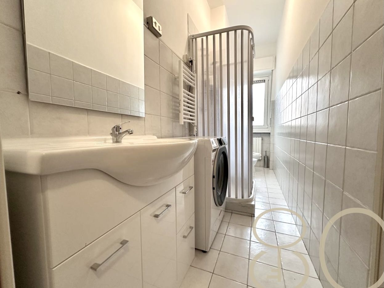 MONOLOCALE CON BALCONE