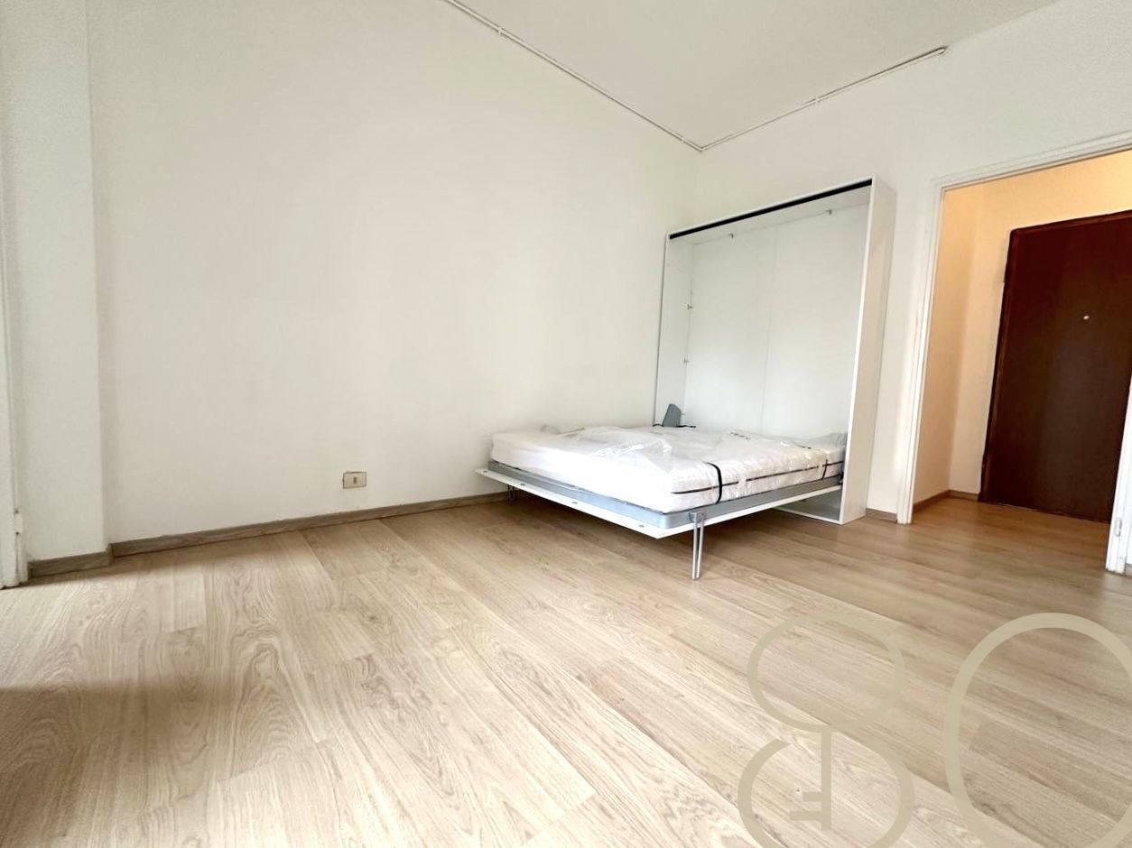 MONOLOCALE CON BALCONE