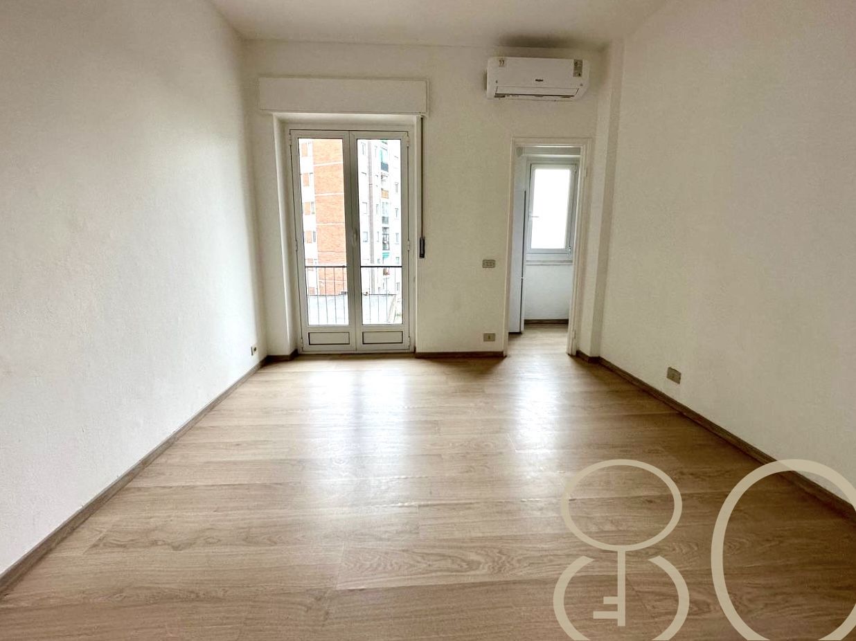 MONOLOCALE CON BALCONE