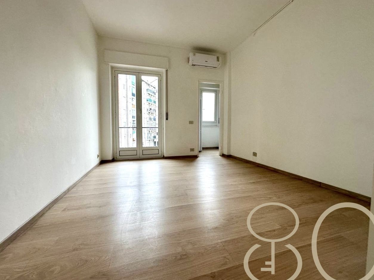 MONOLOCALE CON BALCONE