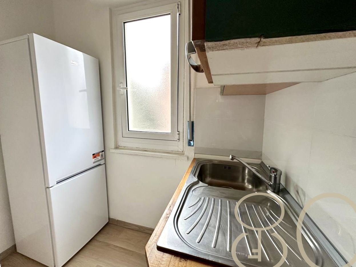 MONOLOCALE CON BALCONE