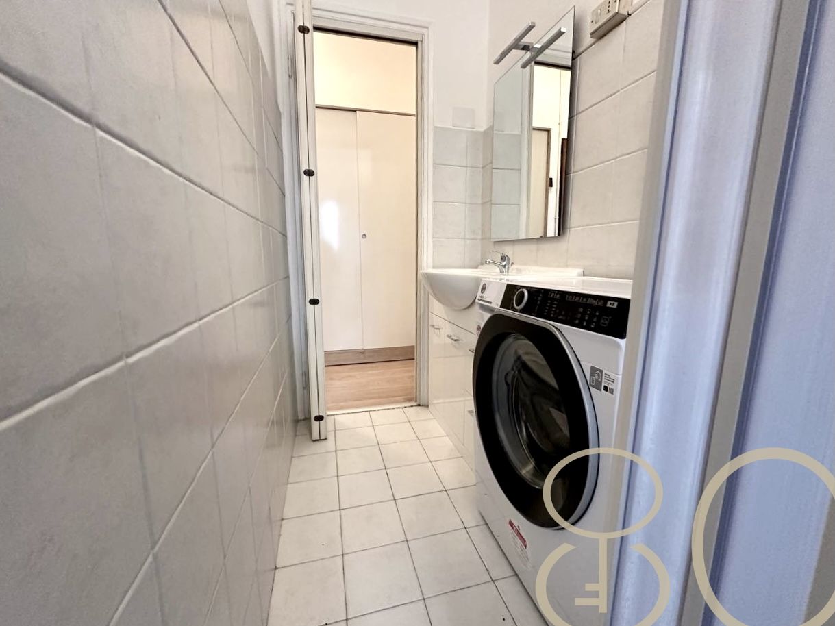 MONOLOCALE CON BALCONE