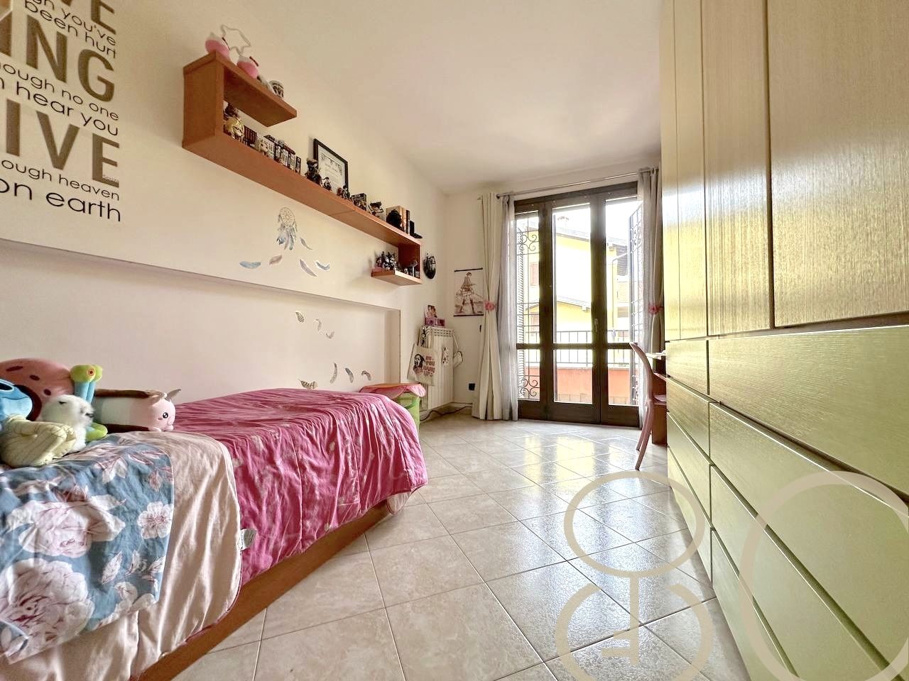 VILLA INDIPENDENTE CON AMPIO GIARDINO ANGOLARE, BOX E POSTO