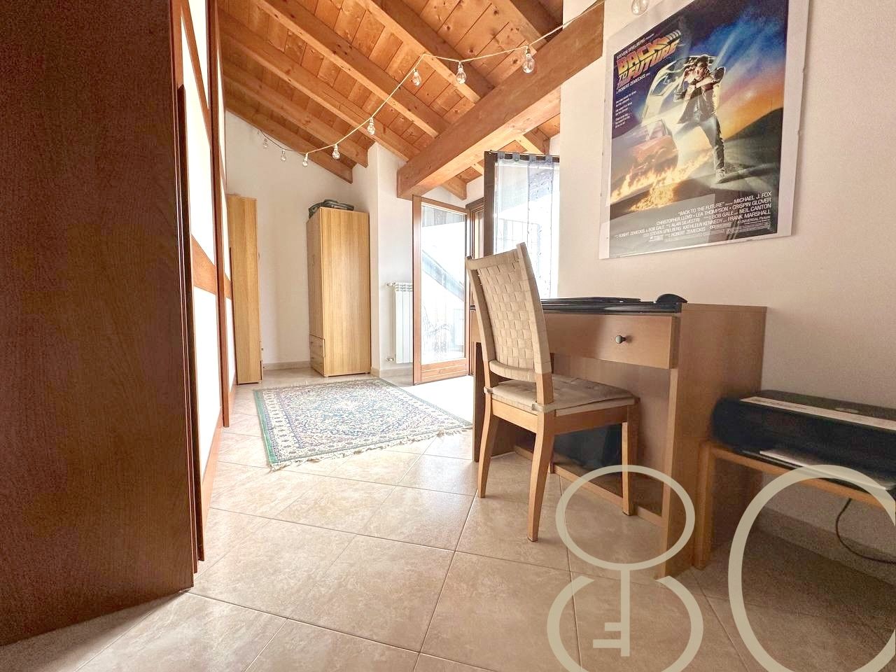 VILLA INDIPENDENTE CON AMPIO GIARDINO ANGOLARE, BOX E POSTO