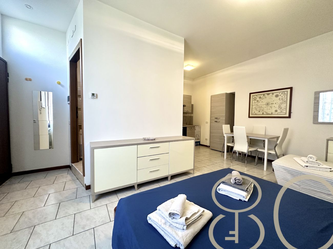 MONOLOCALE CON TERRAZZO COMUNE