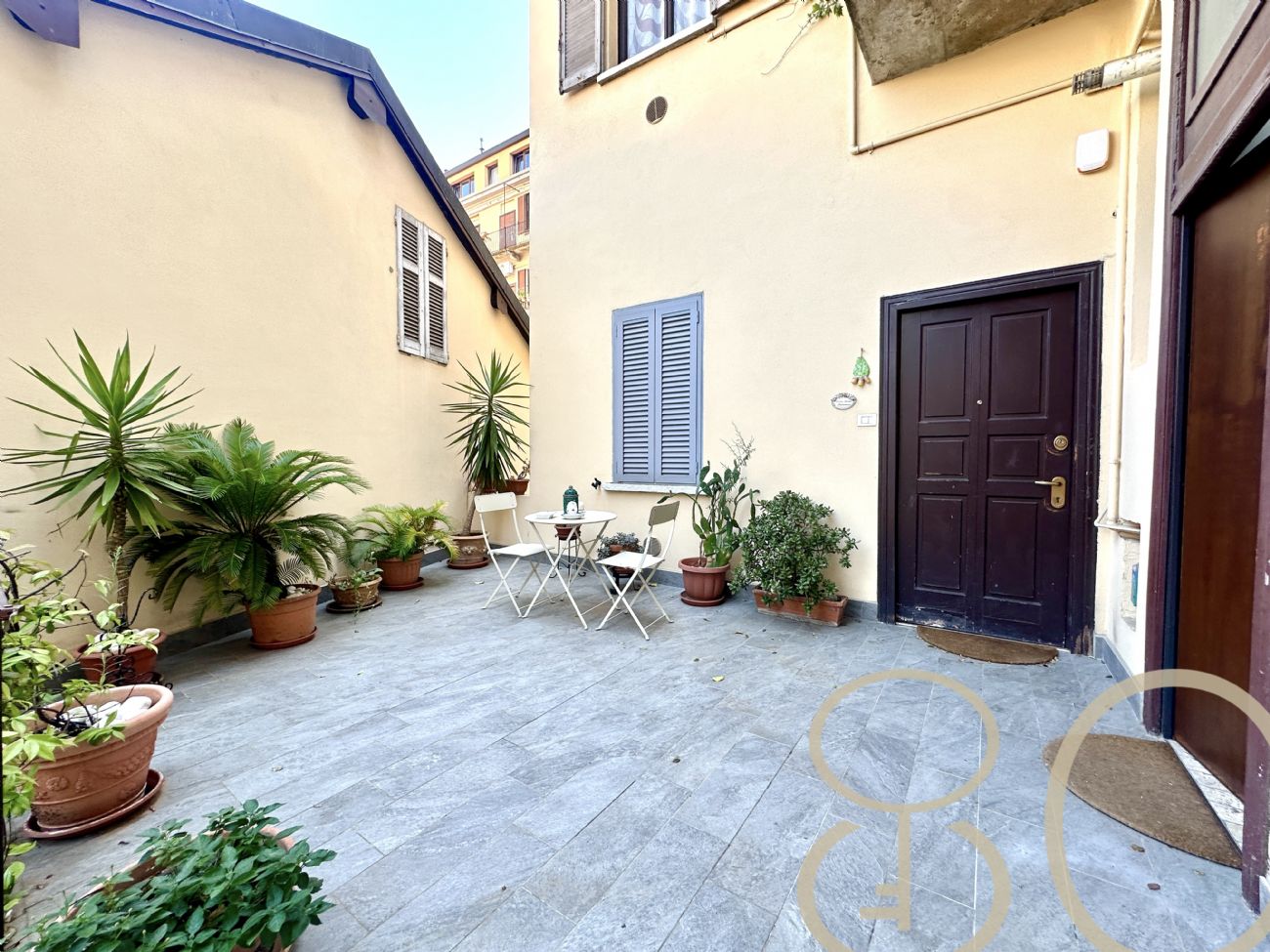 MONOLOCALE CON TERRAZZO COMUNE