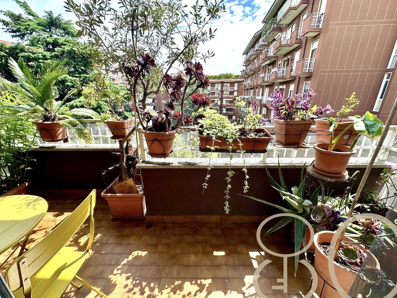 TRILOCALE CON PISCINA CONDOMINIALE