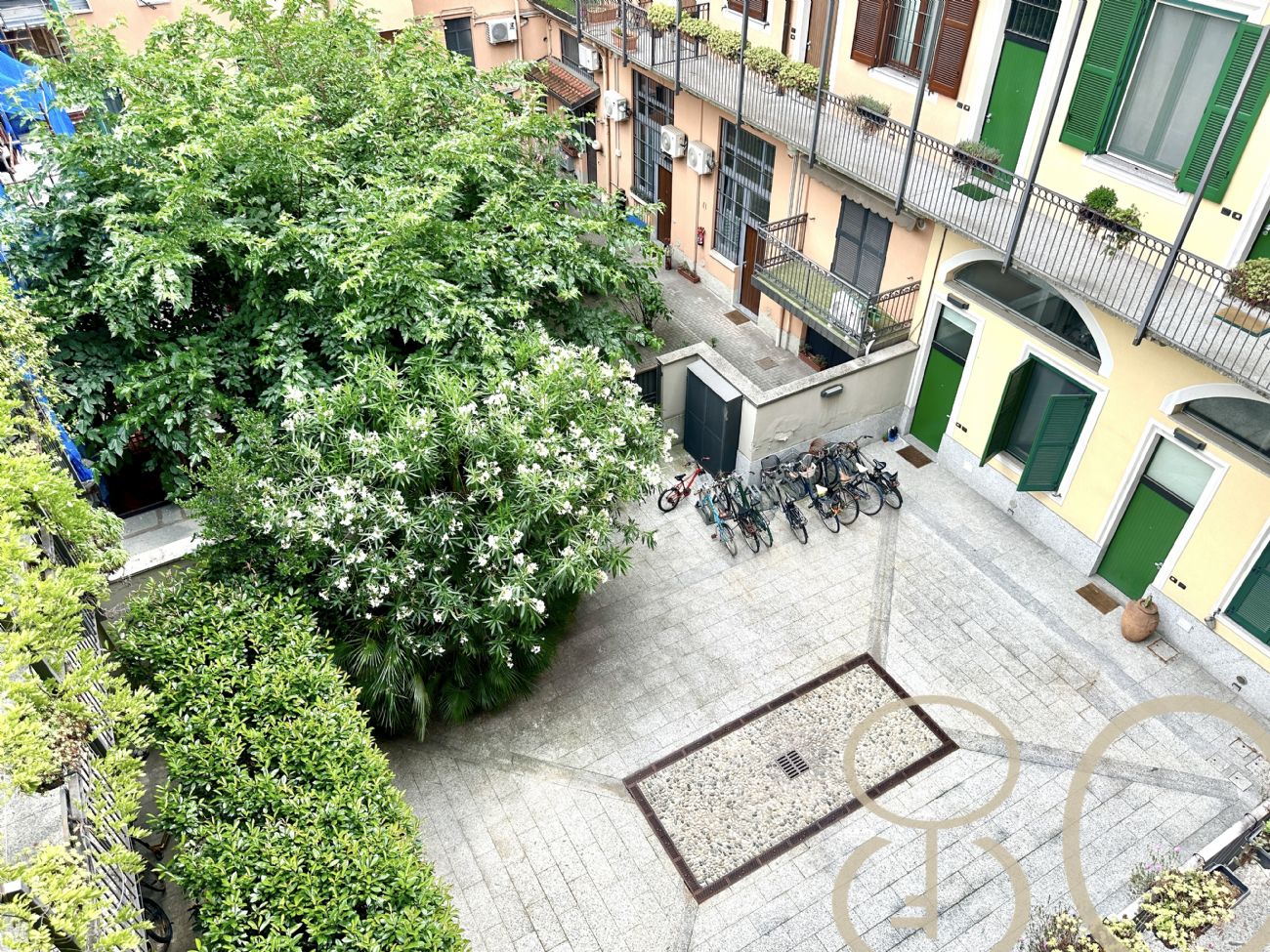BILOCALE CON BALCONATA
